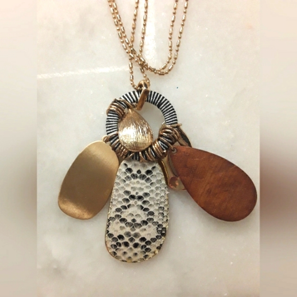 🌼2 For $15🌼 Gold and Brown Pendant Necklace Women's Jewelry Snakeskin